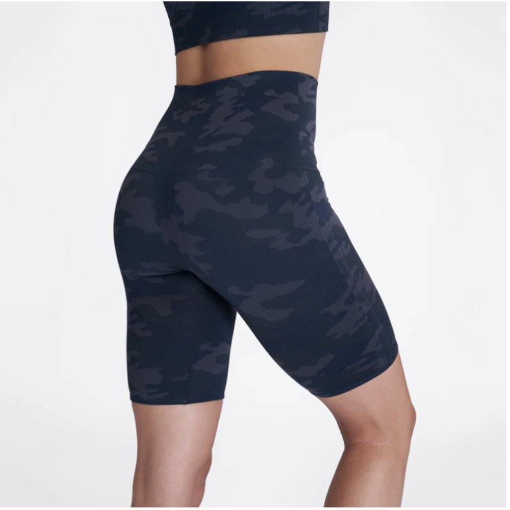 SPANX Look at Me Now "LAMN" Seamless Bike Shorts in black camo size 1X